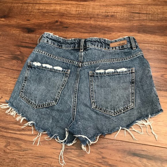 Garage medium dark wash jean shorts - Picture 2 of 2
